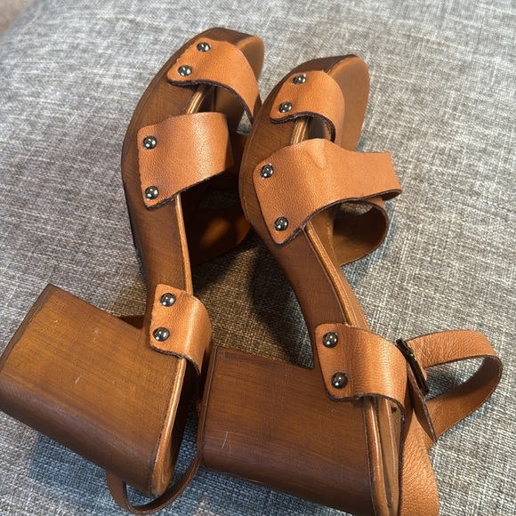 Sophia Milano Italian Leather Sandals - Picture 8 of 10